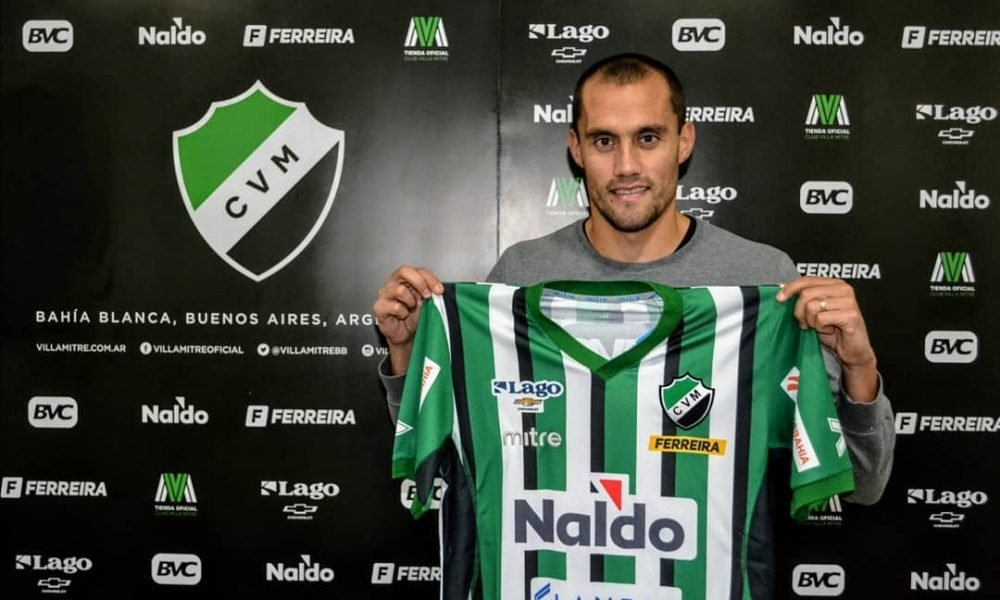 Villa Mitre ya tiene su primer refuerzo