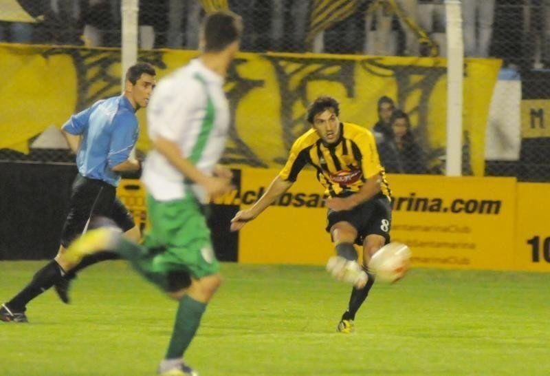 Román Strada es el primer refuerzo de Santamarina