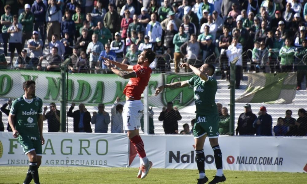 Sarmiento venció con claridad al Santo tucumano