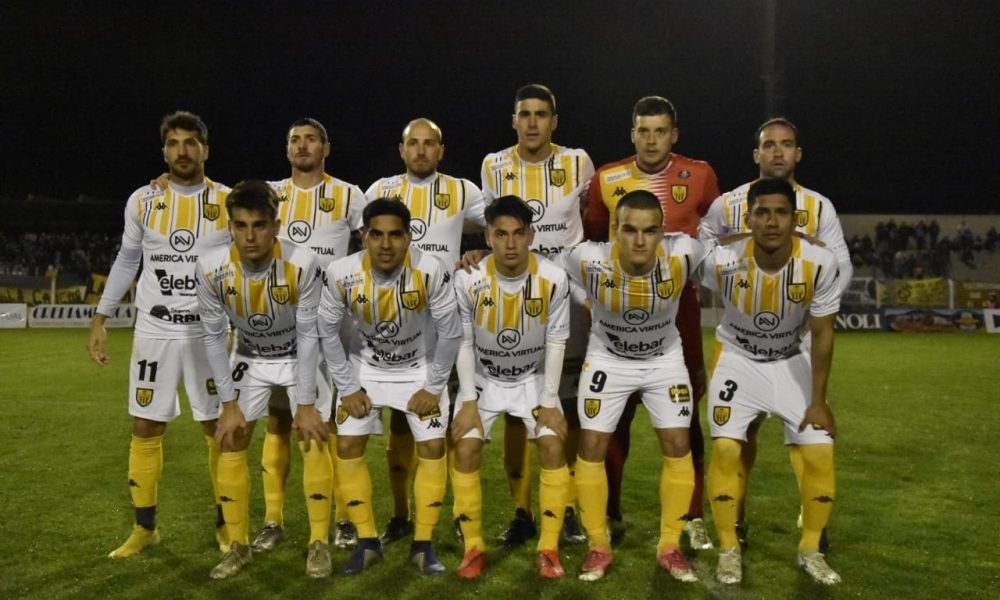 Sobre la hora, Santamarina derrotó 2-1 a Brown de Adrogué y es escolta