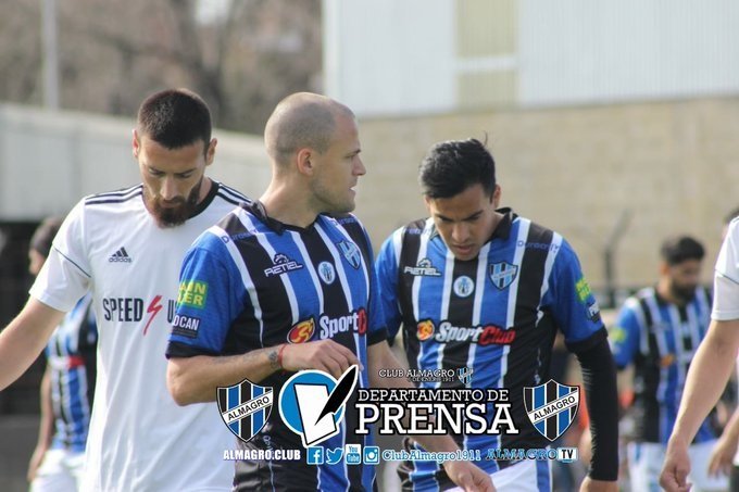 Riestra le ganó a Almagro y quedó a uno de Sarmiento y Quilmes