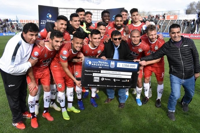 Central Córdoba venció a Villa Mitre y pasó a Cuartos