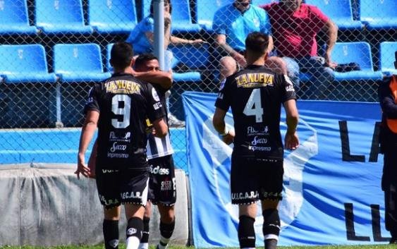 Estudiantes no detiene su marcha y venció a Temperley
