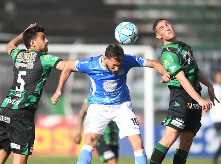 El León se llevó un empate de Mataderos