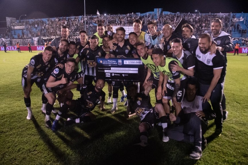 Estudiantes de Buenos Aires eliminó a Real Pilar por penales y se clasificó a los cuartos de final