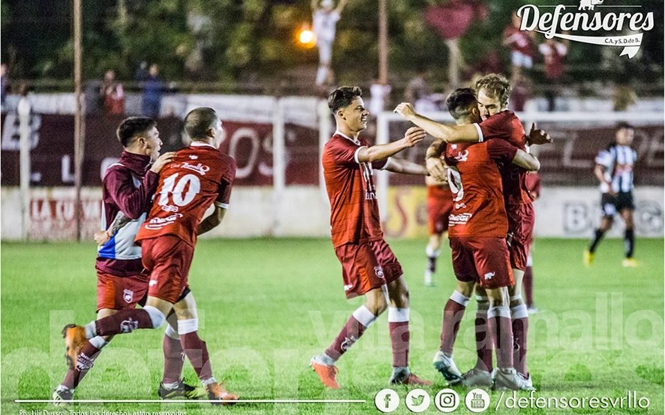 Defensores logró su primera victoria tras el regreso de Storti