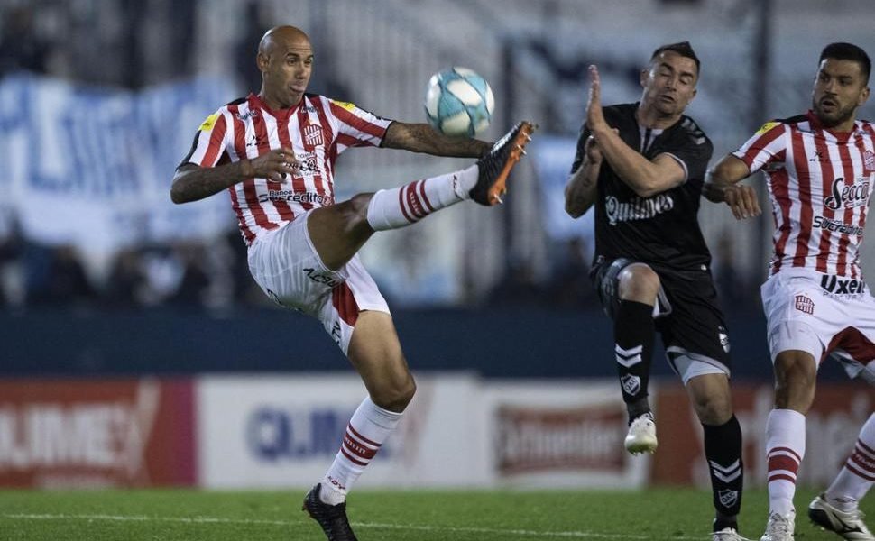 El Santo tucumano goleó a Quilmes a domicilio