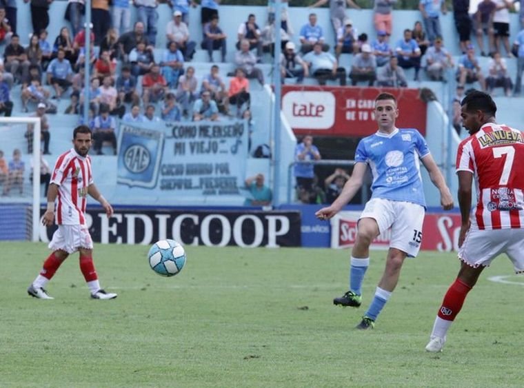 Estudiantes de Río Cuarto igualó sin tantos ante Barracas Central y es escolta