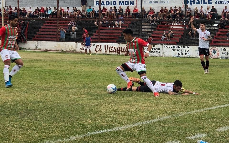 En Pergamino, Douglas y Sportivo Las Parejas quedaron a mano