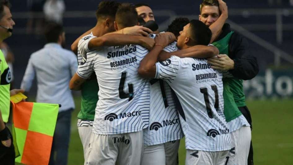 Platense cayó sin atenuantes en Mendoza