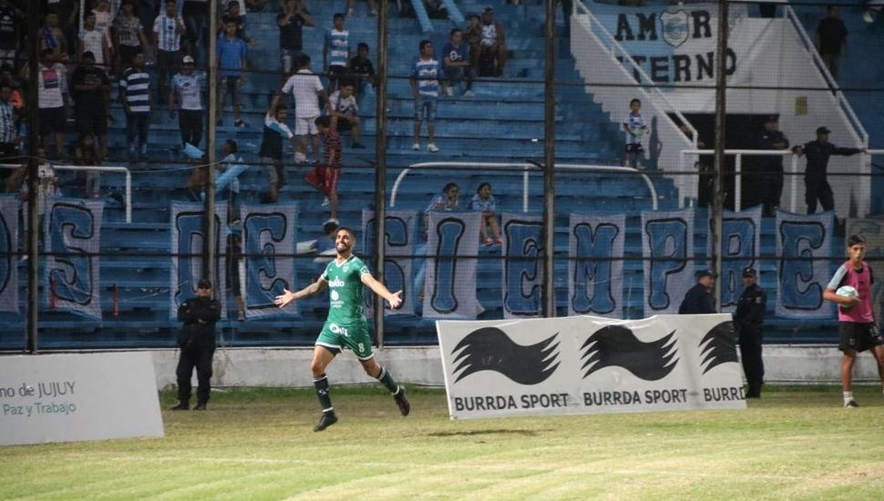 Sarmiento triunfó en Jujuy y quedó a un paso de la punta