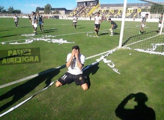 El Aurinegro goleó y sigue firme