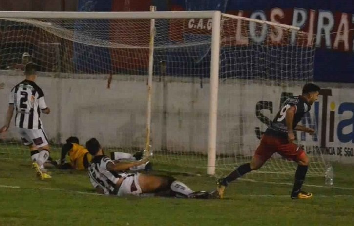 Güemes goleó a Chaco For Ever y retornó a la cima