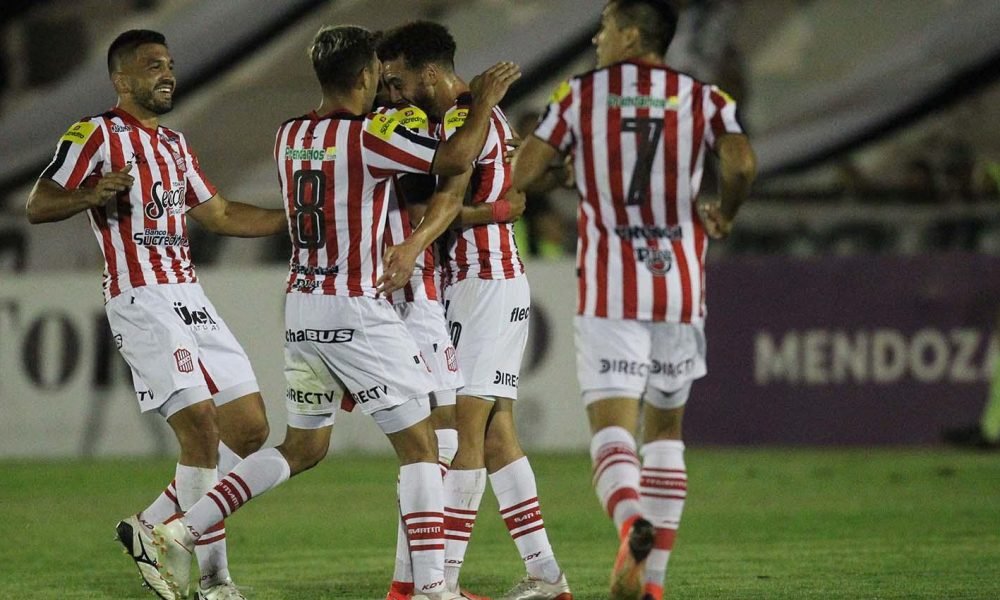 El Santo cerró el año a toda orquesta goleando a Gimnasia de Mendoza