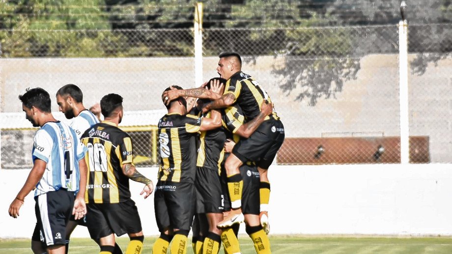 Deportivo Madryn goleó a Sol de Mayo y lo eliminó de la Copa