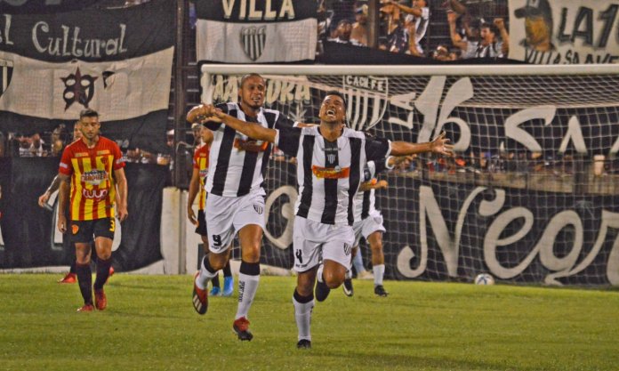 Claudio Santa Cruz:  «Está bueno pasar de fase así nos enfrentamos con rivales de mayor categoría»