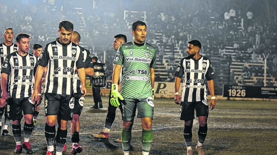 El albinegro viajó a Mendoza con Priseajniuc como nuevo DT