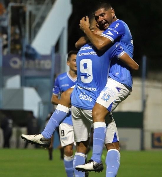 Estudiantes de Río Cuarto ganó con sufrimiento y es puntero en la Primera Nacional