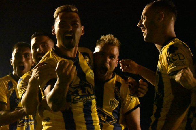Atlanta superó a Ferro y dejó al Celeste sin punta