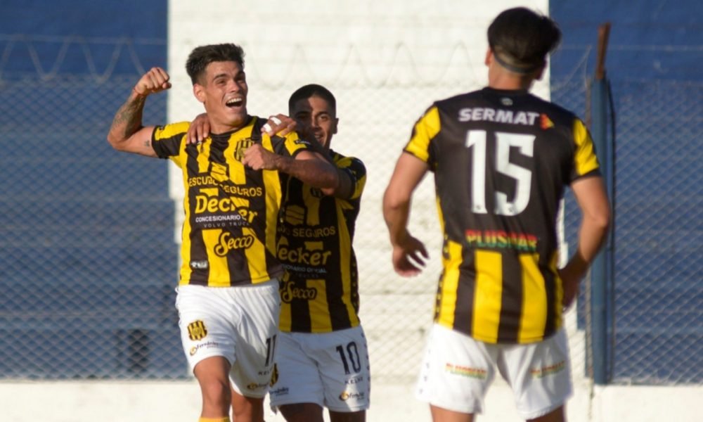 Olimpo venció al puntero y volvió a salir de zona de descenso