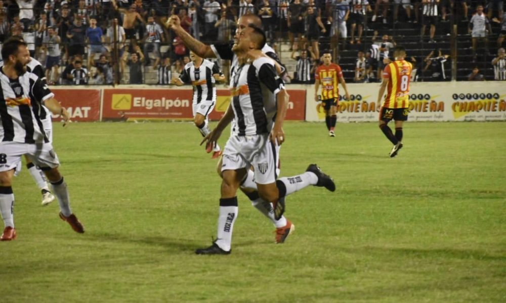 Clásico copero: For Ever eliminó a Sarmiento que terminó con nueve