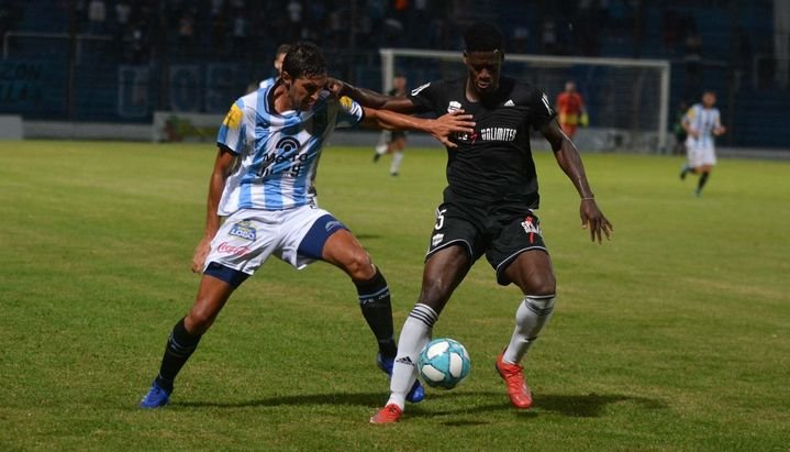 Gimnasia no pudo con Riestra y se fue silbado de la Tacita de Plata