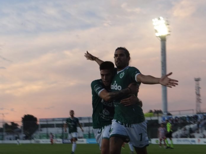 Sarmiento derrotó a Instituto para no perderle pisada a San Martín