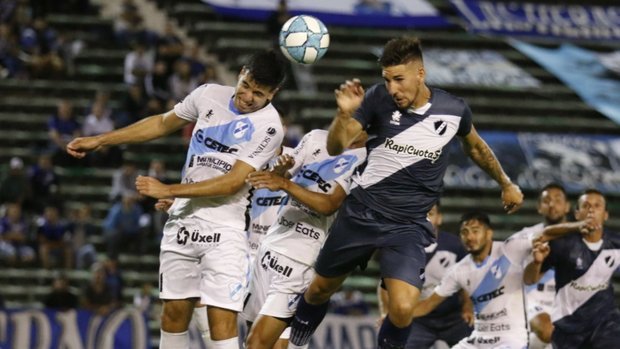 Alvarado jugó mal y perdió sobre el final