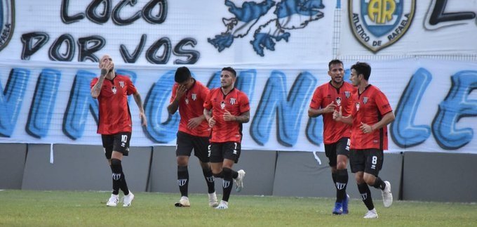 El Lobo mendocino aplastó a La Crema y se prende en la pelea