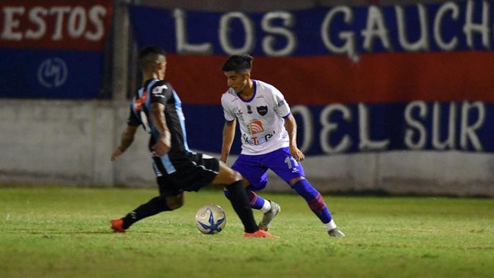 El Gaucho recuperó la punta goleando en un partido caliente
