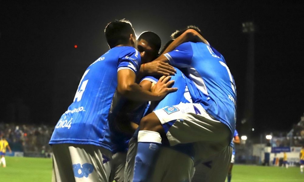 El León celebró ante Atlanta y se trepó a la punta