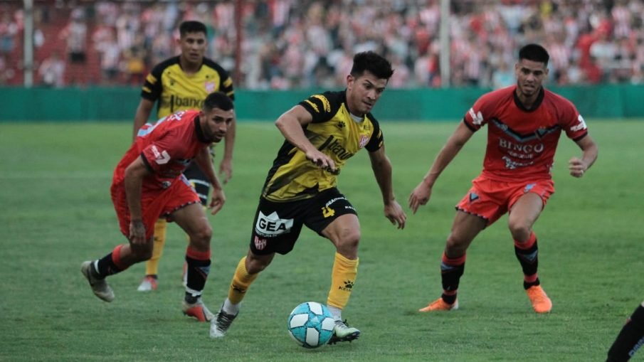 Instituto rescató un empate sobre el final