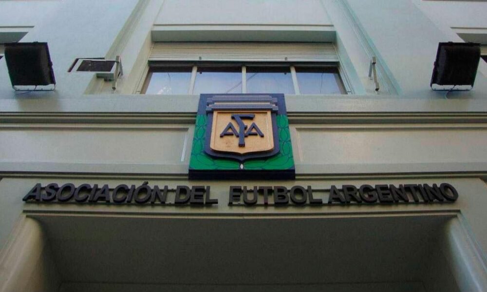 AFA confirmó el pago de sueldos básicos para jugadores que queden libres