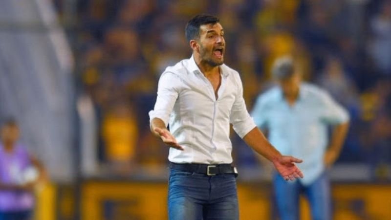 Paulo Ferrari continuará como DT de San Martín