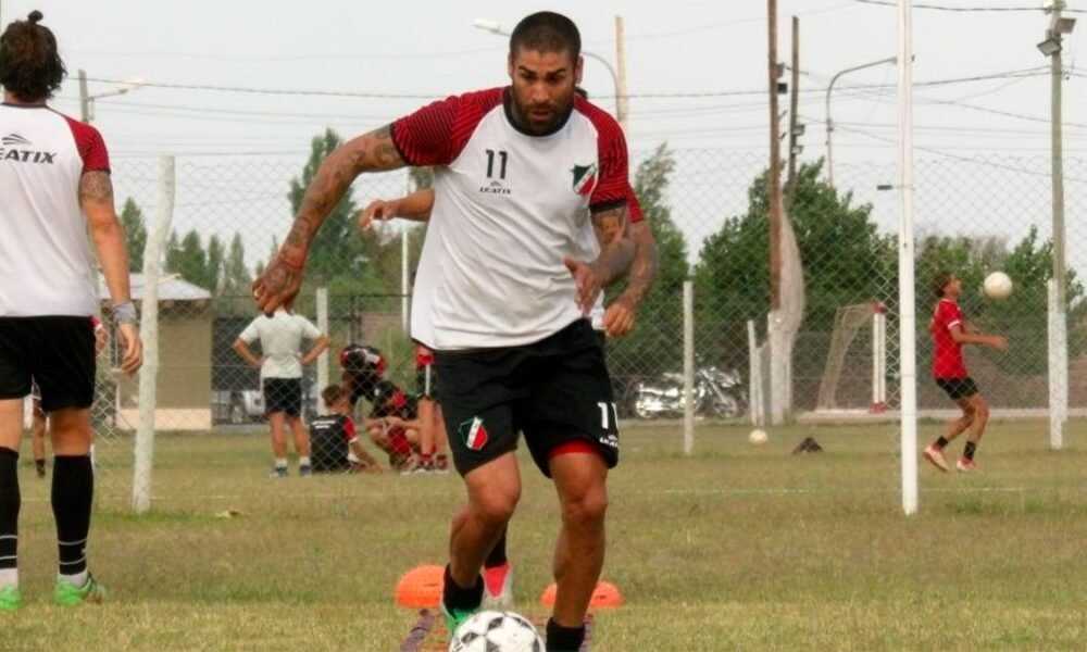 La Lepra apuesta a la experiencia, sumó a Jesús Méndez