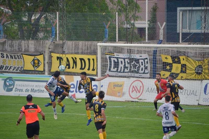 Santamarina arrancó con victoria