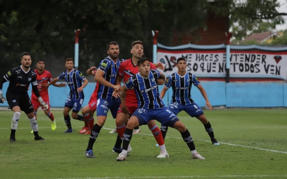 Almagro venció a domicilio a Brown de Adrogué y lidera en soledad