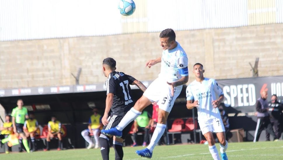 En una tarde cargada de goles y con polémica, Riestra empató con Atlético Rafaela