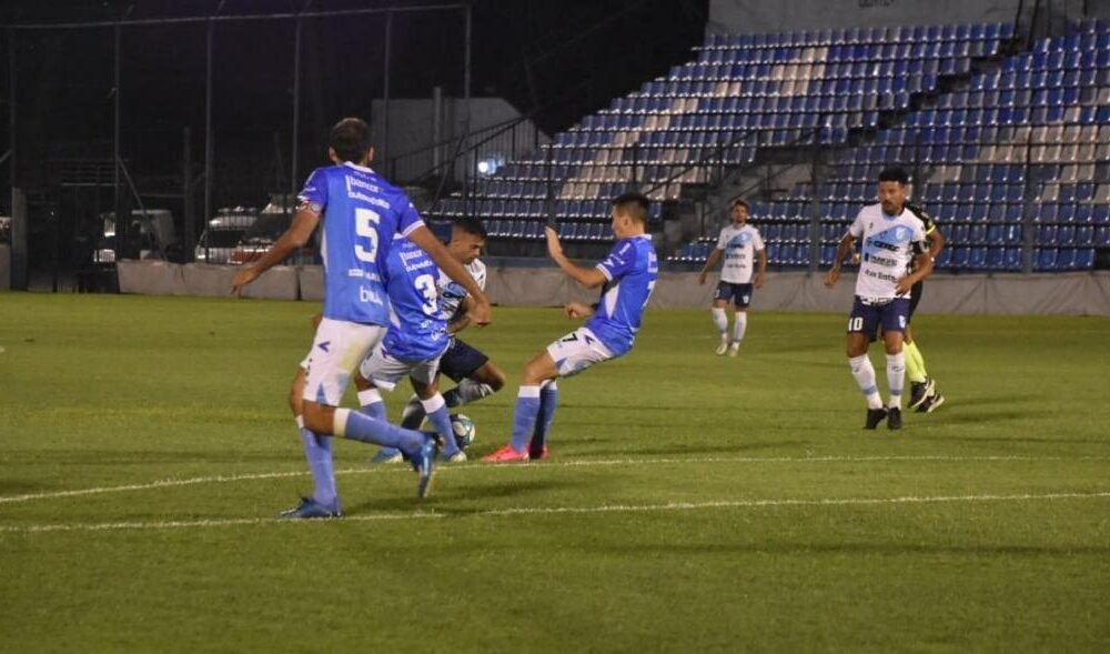 No le sirvió a ninguno: Temperley y Estudiantes no pasaron del cero