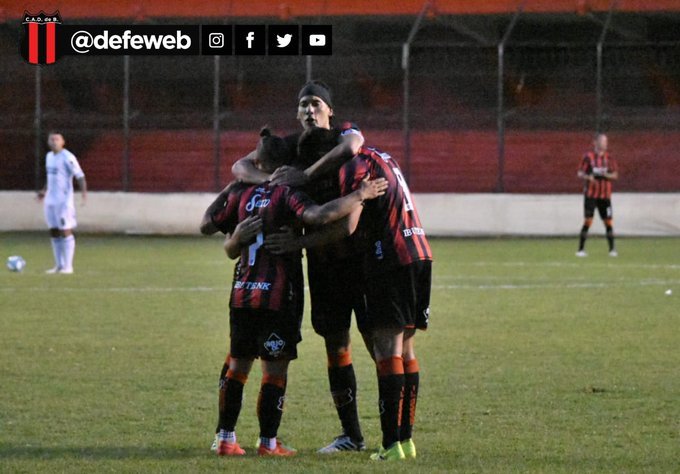 Atlético perdió con Defensores de Belgrano y deberá definir su clasificación en la última fecha