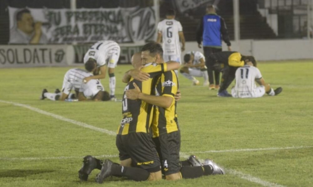 Villa Mitre volvió a tropezar en los penales y Deportivo Madryn jugará por el segundo ascenso