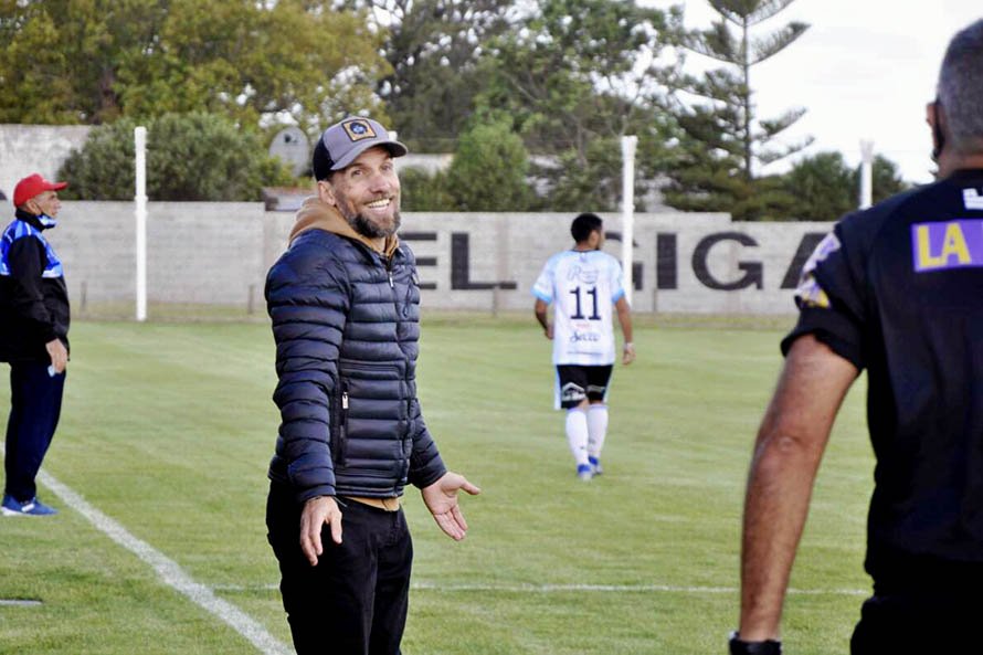 Facundo Oreja renunció como DT de Circulo Deportivo