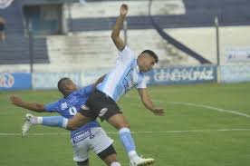 En un partido caliente, Racing le ganó a Juniors