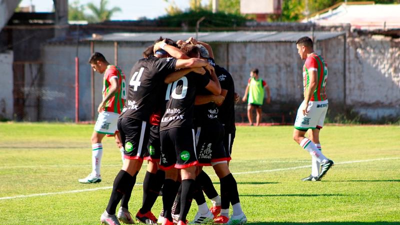 Maipú derrotó por 1-0 a Sportivo Las Parejas y se metió en las semifinales