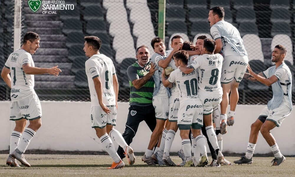 Sarmiento de Junín venció a Defensores de Belgrano y es líder a falta de una fecha