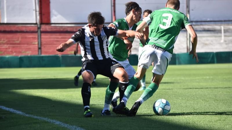 Ferro aplastó a Gimnasia y acabó con sus sueños de ascenso