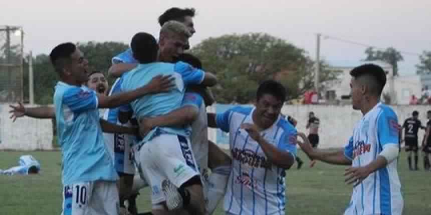 Fontana sufrió ante Victoria, pero festejó tras una infartante serie de penales y jugará la final del Regional