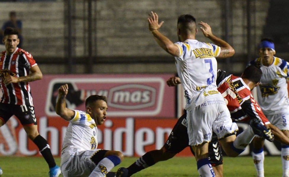 Clásico caliente: el Bohemio venció al Funebrero en San Martín