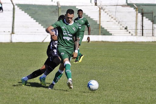 Llegó, entrenó y partió: Damián González Hernández se fue de Douglas
