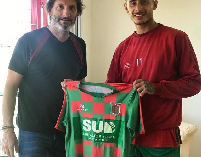 Jonathan Farías se sumó a Agropecuario